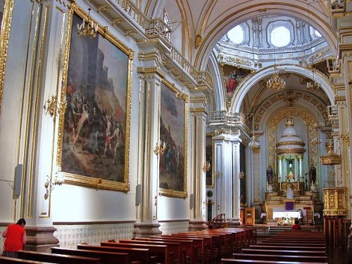 Paseo por Mexico Inside of the Temple of the Lord of the Oak in Aguascalientes