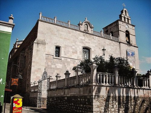 Paseo por Mexico Parish of the Lord of Saltpeter in Calvillo