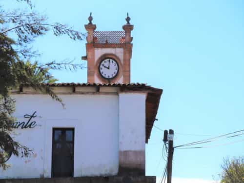 Paseo por Mexico Aculco public clock