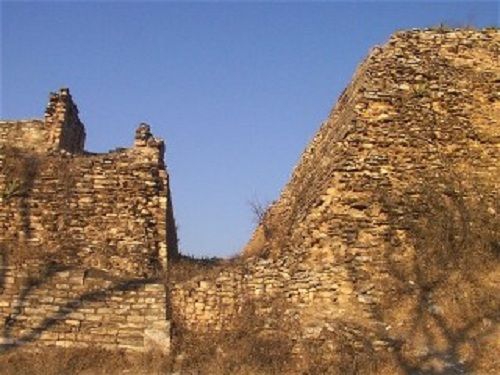 Paseo por Mexico Pyramids of the Towers in Acateno