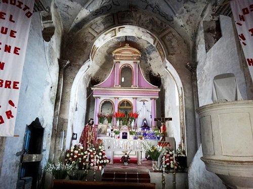 Paseo por Mexico Inside of the Church of San Marcos in Acteopan.