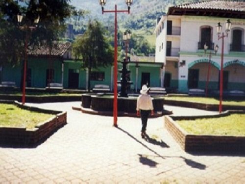 Paseo por Mexico Ahuacatlan square