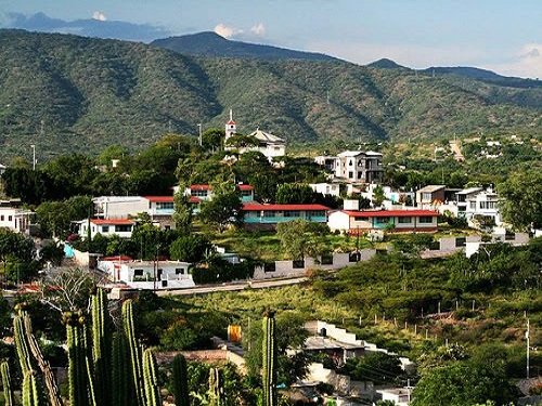 Paseo por Mexico Overview of Ahuehuetitla