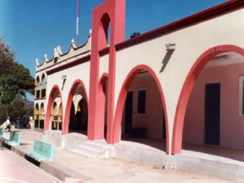 Paseo por Mexico Municipal Palace and portals of Albino Zertuche