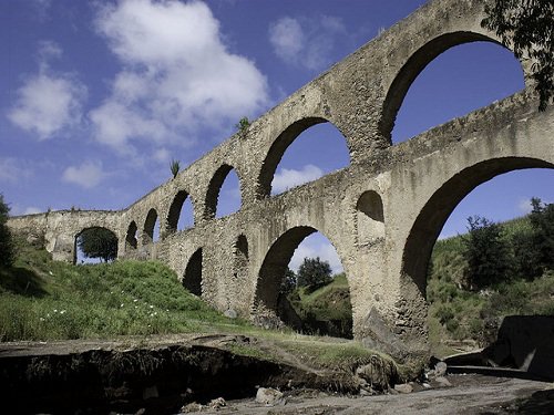 Paseo por Mexico Aqueduct and the San Juan Archway in Chalchicomula de Sesma