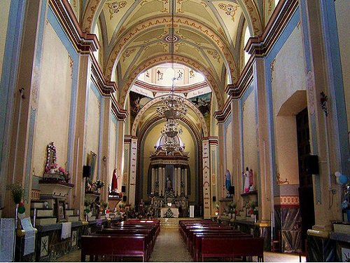 Paseo por Mexico Inside of the parish church in honor of Saint Peter in Chapulco