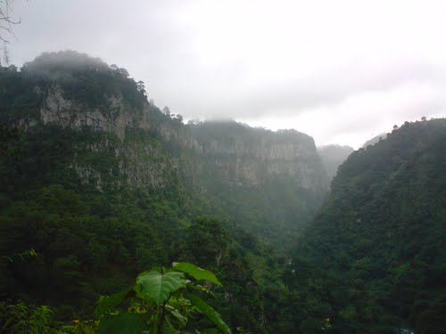 Paseo por Mexico Ixtolco Canyon in Cuautempan