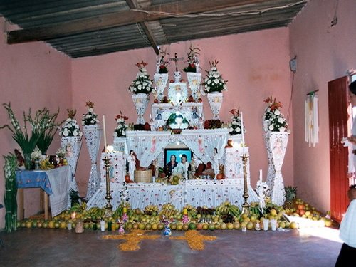 Paseo por Mexico Day of the Dead Offerings