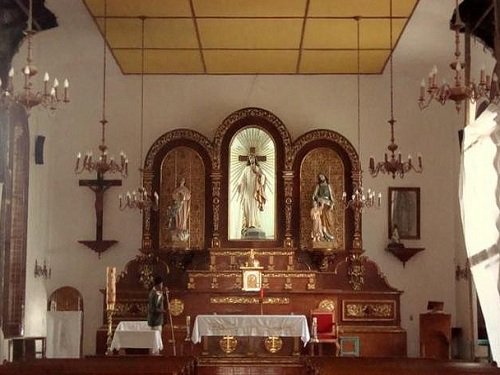 Paseo por Mexico Inside of the Juan Galindo parish church