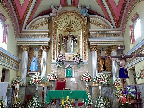 Paseo por Mexico Inside of the Church of Christ the King in Oriental