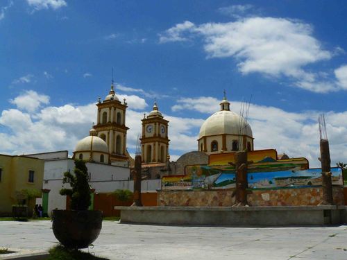 Paseo por Mexico Cuacnopalan Church in Palmar de Bravo