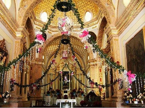 Paseo por Mexico Inside of the Temple of the Lord of Calvary in Petlalcingo