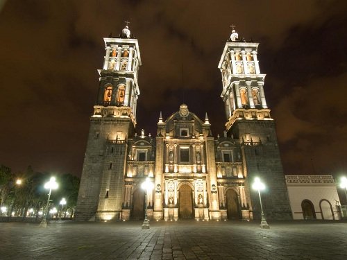 Paseo por Mexico Cathedral of Puebla