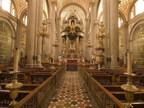 Paseo por Mexico Inside of the Cathedral of Puebla