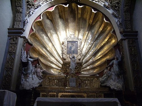 Paseo por Mexico Inside of the Parish of Santiago in Puebla