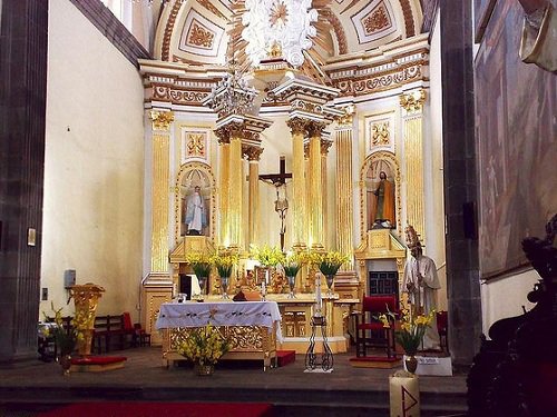 Paseo por Mexico Inside of the Temple of San Pedro in Puebla