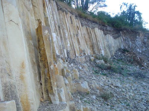 Paseo por Mexico Stratigraphy of Cerro Pachon in San Miguel Ixitlán