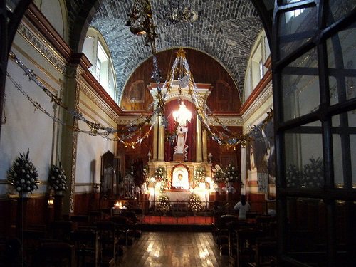 Paseo por Mexico Inside of the parish church dedicated to the Divine Savior in San Salvador el Seco