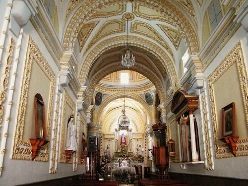 Paseo por Mexico Inside of the Parish of Saint Thomas Hueyotlipan