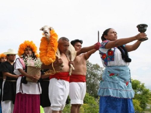 Paseo por Mexico Hips Moles Festival in Tehuacan