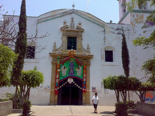 Paseo por Mexico Church of San Cristobal in Tepeojuma