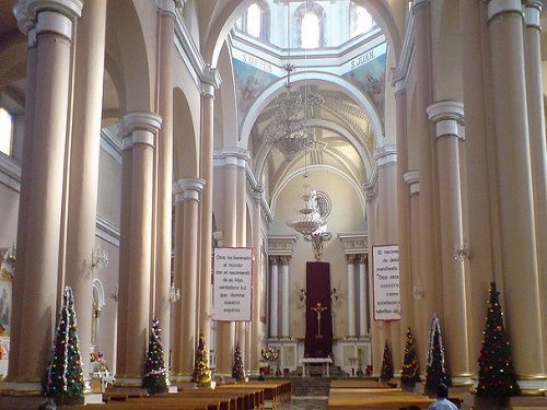 Paseo por Mexico Inside of Teziutlán Cathedral