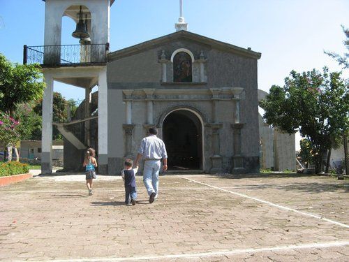 Paseo por Mexico Parish of Santa Ana in Tlapacoya