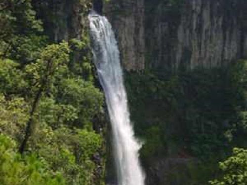 Paseo por Mexico La Canastilla waterfall in Yaonáhuac