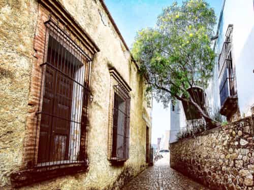 Paseo por Mexico The Alley of the Kiss in Alamos