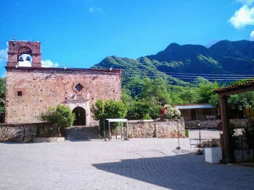 Paseo por Mexico Chapel of the Virgin of Balvanera in the town of La Aduana, Álamos