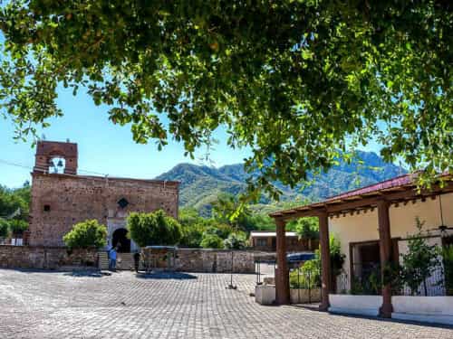 Paseo por Mexico Aduana population in Alamos