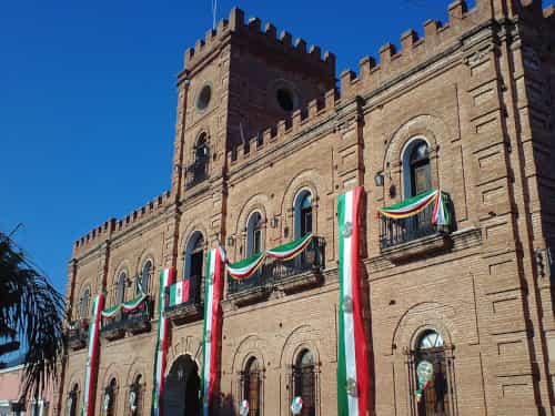 Paseo por Mexico Municipal Palace of Alamos